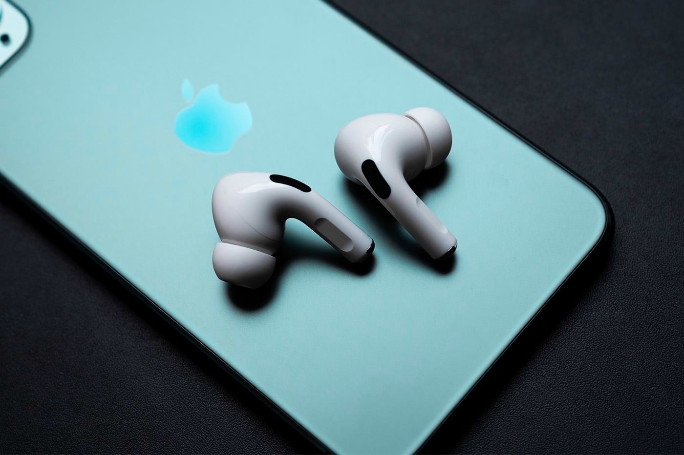 Η Apple παρουσιάζει τα νέα AirPods Pro