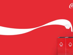 Η Coca-Cola επιλέγει τη συλλογή πλαστικών μπουκαλιών από τα δοχεία αλουμινίου