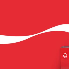 Η Coca-Cola επιλέγει τη συλλογή πλαστικών μπουκαλιών από τα δοχεία αλουμινίου