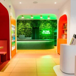 Η Tupperware ανοίγει pop-up κατάστημα στο SoHo