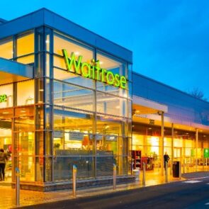 H Waitrose προσφέρει virtual συνεδρίες κρασιού και γευσιγνωσίας μέσω Zoom