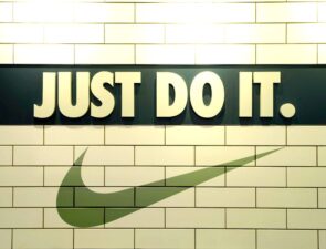 Η Nike δεν θα επιτρέπει τις διεθνείς πωλήσεις