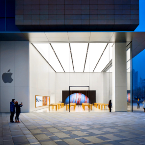 Η Apple ξανάνοιξε τα 42 καταστήματα της Κίνας μετά το κλείσιμο από τον κοροναϊό