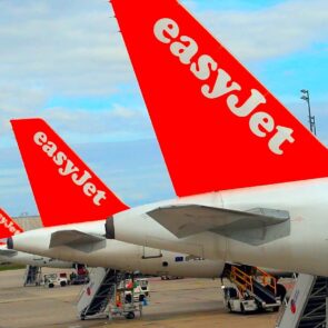Η EasyJet προσγειώνει όλα τα αεροπλάνα λόγω κορωνοϊού