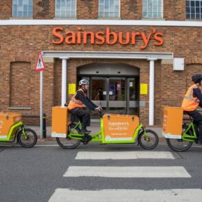 Το Sainsbury ανοίγει καταστήματα που παραδίδουν στους πιο ευάλωτους σε μια ώρα, αλλά παραμένουν κλειστά για το κοινό
