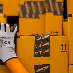 Το Amazon εφαρμόζει δύο νέα προγράμματα μειώνοντας το περιβαλλοντικό του αποτύπωμα 