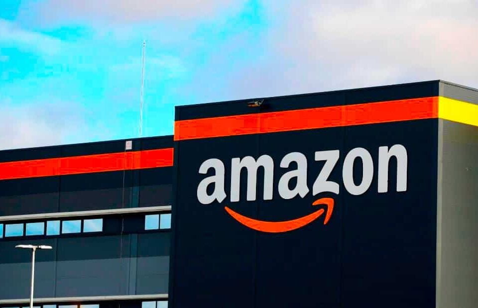 Ξεσπάει πόλεμος μεταξύ Amazon και Γαλλίας