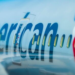 Η American Airlines είναι υπερ-στελεχωμένη κατά 20.000 υπαλλήλους