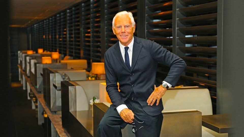 Στη μάχη κατά του κορωνοϊού ο οίκος μόδας Armani κατασκευάζει στολές για τους γιατρούς