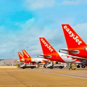 O ιδρυτής της easyJet Στ. Χατζηιωάννου θέλει να ακυρώσει τη συμφωνία με την Airbus