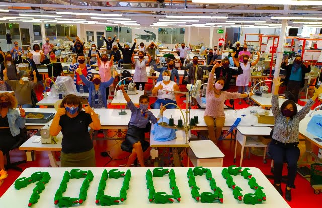 Η Lacoste παρήγαγε και δώρισε 100.000 μάσκες