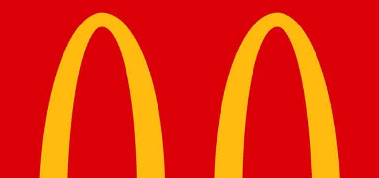 Η McDonald&#8217;s προωθεί την κοινωνική αποστασιοποίηση