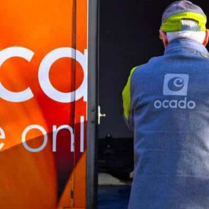 Η Ocado ξοδεύει  1.5 εκατομμύριο λίρες σε 100,000 COVID-19 κιτ δοκιμών για το προσωπικό της