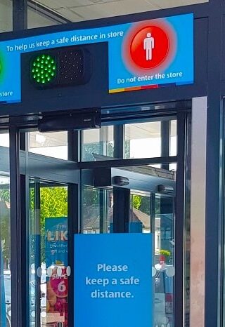 Φανάρι κυκλοφορίας για την είσοδο στα καταστήματα της Aldi