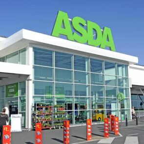 Η Asda ελευθερώνει χιλιάδες delivery slots με νέο στόλο 50 ηλεκτρικών  οχημάτων