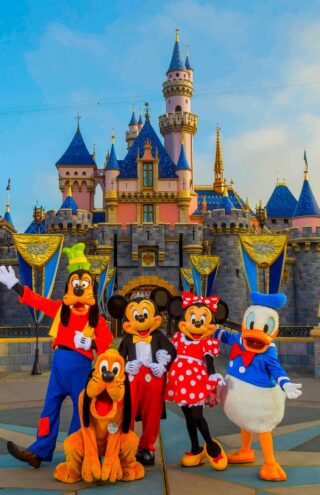 Ζημιές 1,4 δισ. δολ. για την Disney από το κλείσιμο των θεματικών πάρκων αλλά ανοίγει το πάρκο στην Σανγκάη