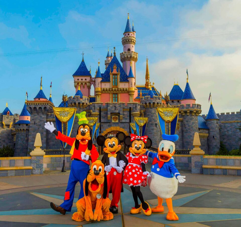Ζημιές 1,4 δισ. δολ. για την Disney από το κλείσιμο των θεματικών πάρκων αλλά ανοίγει το πάρκο στην Σανγκάη
