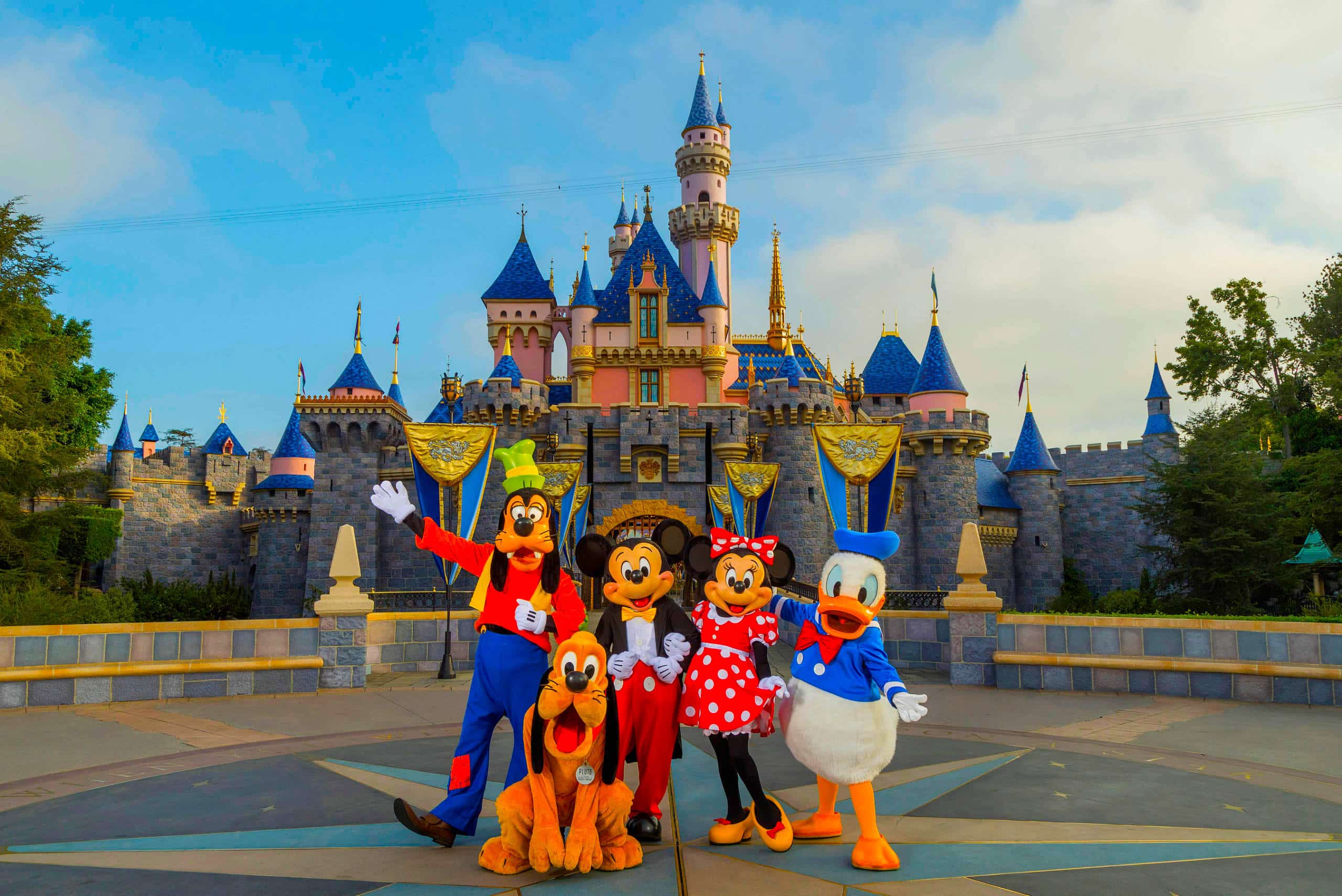 Ζημιές 1,4 δισ. δολ. για την Disney από το κλείσιμο των θεματικών πάρκων αλλά ανοίγει το πάρκο στην Σανγκάη