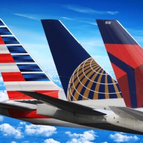 Οι American Airlines, Delta και United απαιτούν κάλυψη προσώπου στις πτήσεις των ΗΠΑ