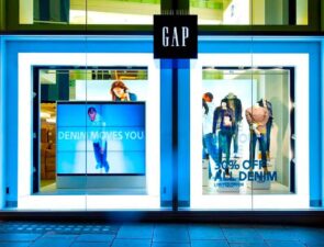 Η επανεφεύρεση της Gap που προσθέτει προϊόντα διακόσμησης, έπιπλα και υφάσματα