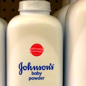 Η J&#038;J θα σταματήσει να πουλά το διάσημο ταλκ σε σκόνη για βρέφη σε ΗΠΑ και Καναδά