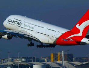 Η Qantas δεν θα έχει άδεια τα μεσαία καθίσματα στις πτήσεις της