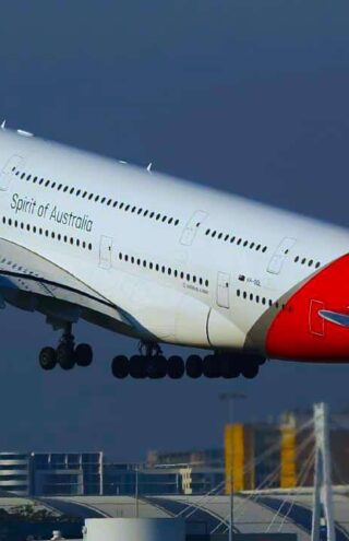 Η Qantas δεν θα έχει άδεια τα μεσαία καθίσματα στις πτήσεις της