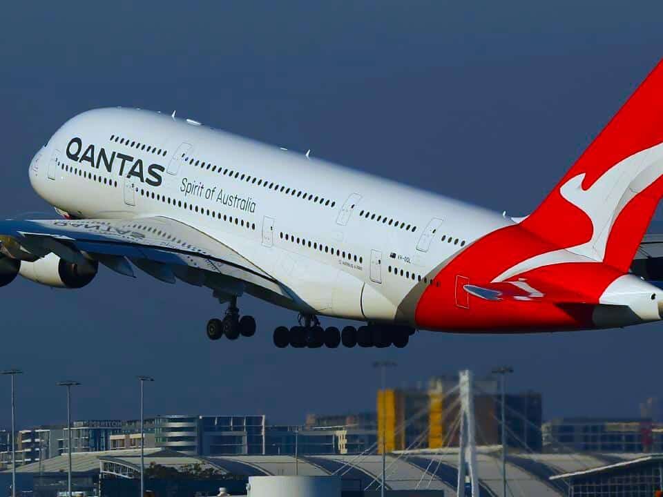 Η Qantas δεν θα έχει άδεια τα μεσαία καθίσματα στις πτήσεις της