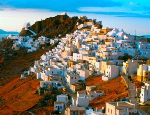 Η Σέριφος «μένει μεταξύ μας» στη νέα τουριστική καμπάνια της