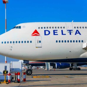 Delta Airlines | Θα αντλήσει  χρηματοδότηση $9 δισ.