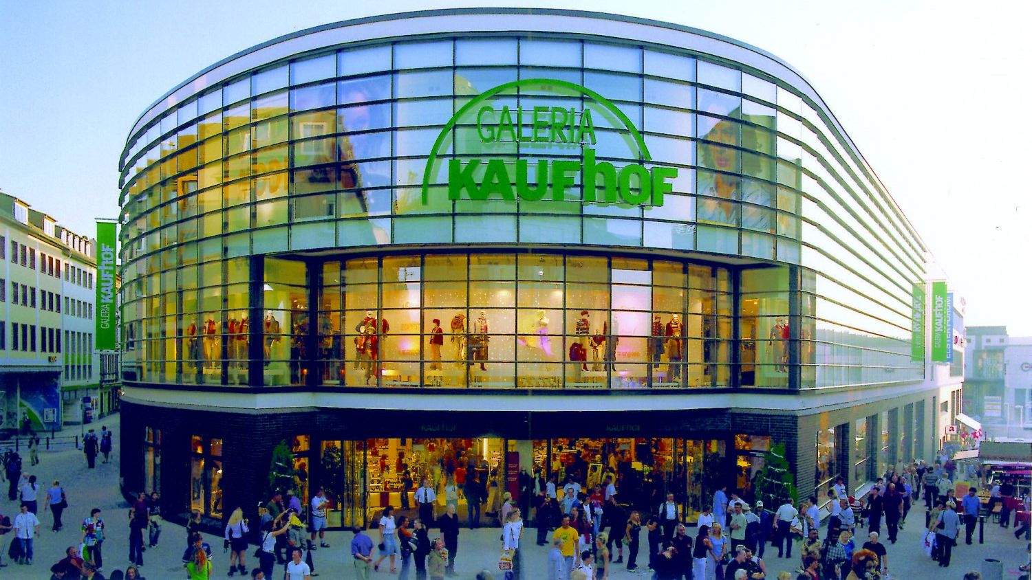 «Λουκέτο» σε 62 καταστήματα της Galeria Karstadt Kaufhof