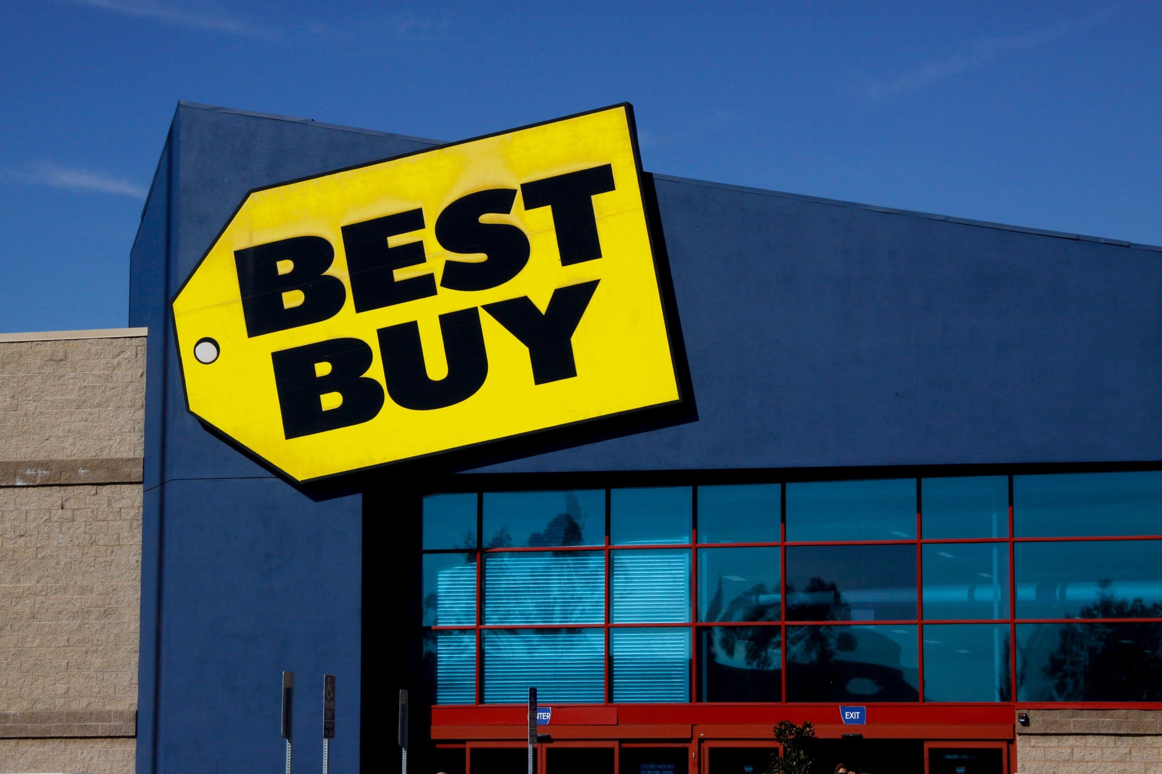 Η Best Buy επενδύει σε δημιουργικές διεξόδους για μειονότητες και μη-προνομιούχους νέους