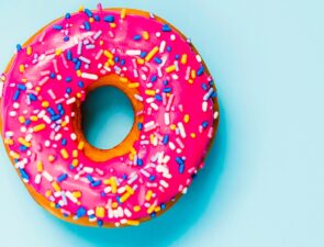 Η Dunkin’ σχεδιάζει να προσλάβει 25.000 εργαζόμενους