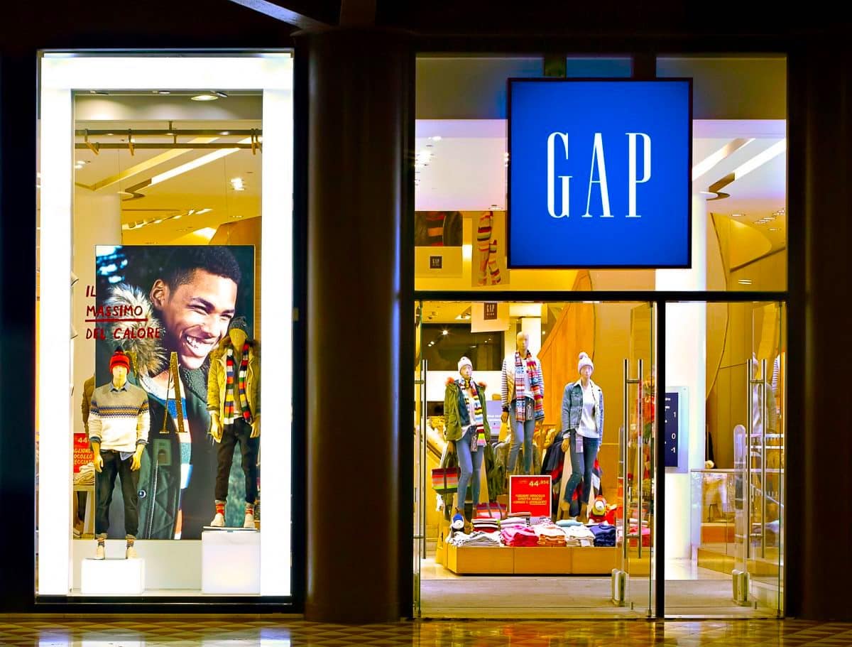 Περικοπή δαπανών 50%, επενδύσεις στην τεχνολογία και την εφοδιαστική αλυσίδα περιλαμβάνουν οι σχεδιασμοί της Gap