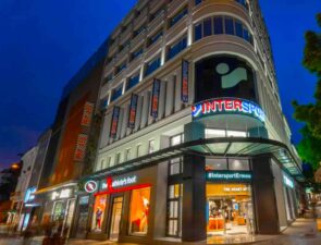 Η Intersport με το νέο της flagship κατάστημα στο κέντρο της Αθήνας