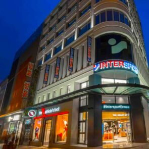 Η Intersport με το νέο της flagship κατάστημα στο κέντρο της Αθήνας