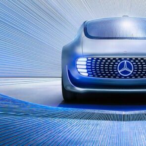 H Mercedes θέλει να βγάλει στον δρόμο αυτόνομα οχήματα μέσα στο 2023