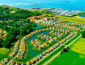 Η KKR εξαγόρασε την εταιρεία πάρκων διακοπών Roompot έναντι €1 δισεκατομμυρίου