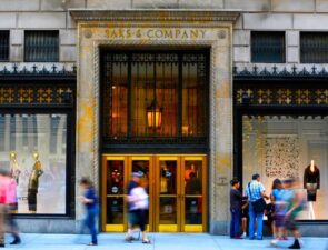 Η Saks Fifth Avenue εισάγει μια νέα πλατφόρμα ψηφιακού curation