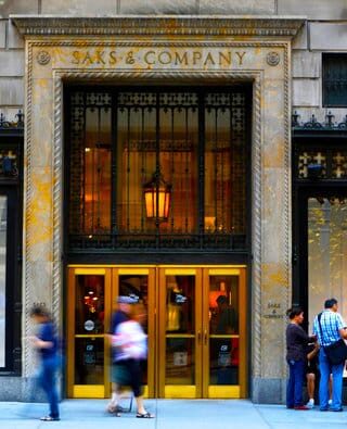 Υπηρεσία αυθημερόν παράδοσης στο Manhattan από την Saks Fifth Avenue
