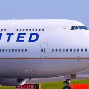 Η United σχεδιάζει να προσθέσει 25.000 πτήσεις τον Αύγουστο στο πτητικό της πρόγραμμα