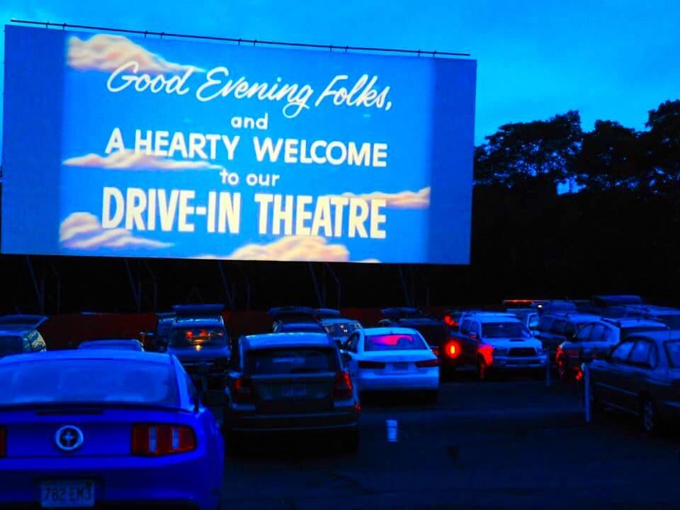 Η παράδοση του drive-in αναβίωσε κατά το περασμένο έτος και αυτή τη φορά έχει μερικά νέα χαρακτηριστικά