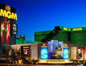 Η MGM Resorts απολύει 18.000 εργαζομένους της στις ΗΠΑ