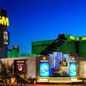 Η MGM Resorts απολύει 18.000 εργαζομένους της στις ΗΠΑ