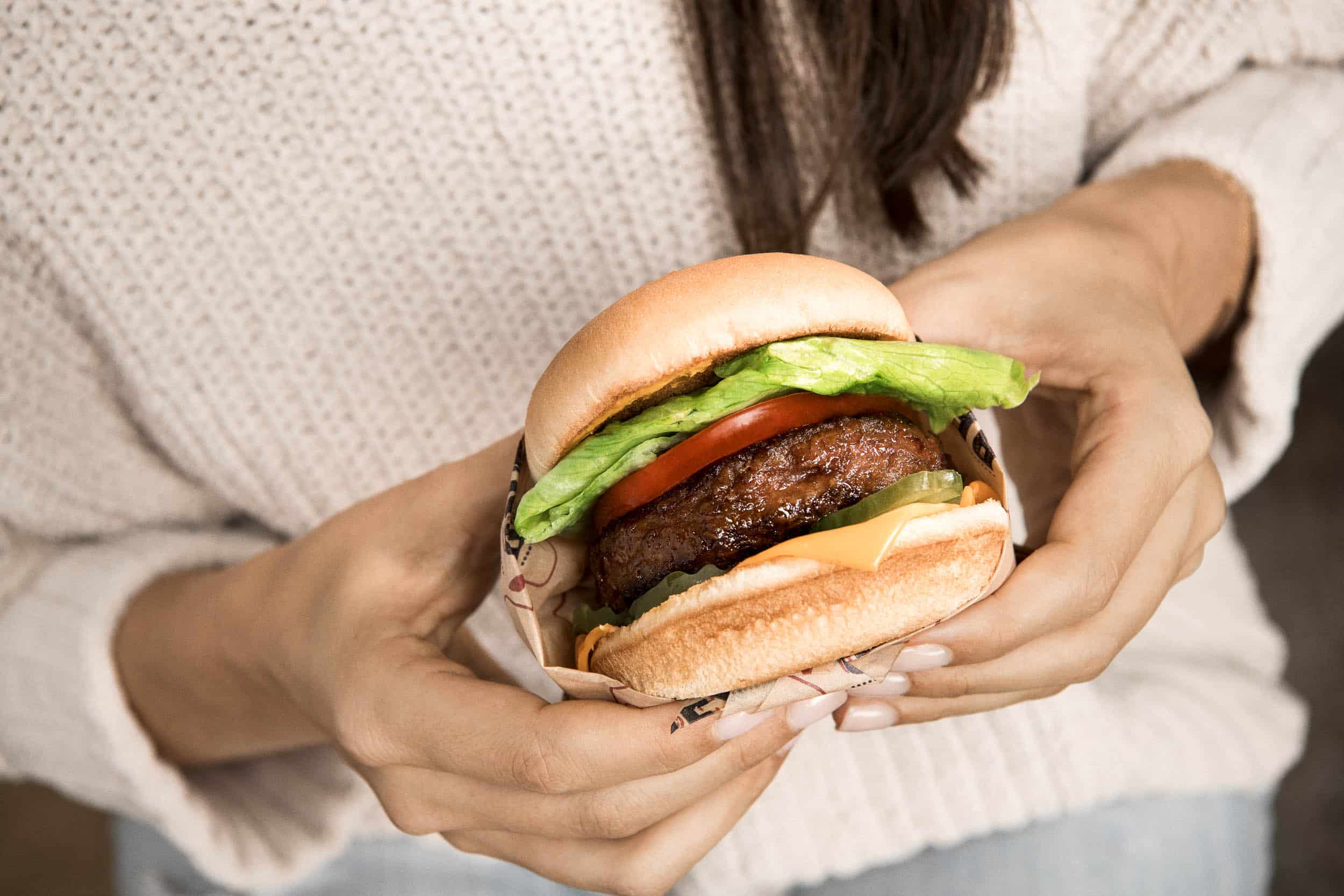 Πεινάσατε για φυτικό μπιφτέκι; Η Beyond Meat το παραδίδει στην πόρτα σας