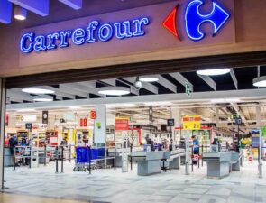 Το Carrefour δοκιμάζει την λειτουργία ενός πλήρους αυτοματοποιημένου σημείου παραλαβής παραγγελιών