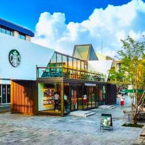 Τα  Starbucks στην Κίνα έφτιαξαν κατάστημα από containers
