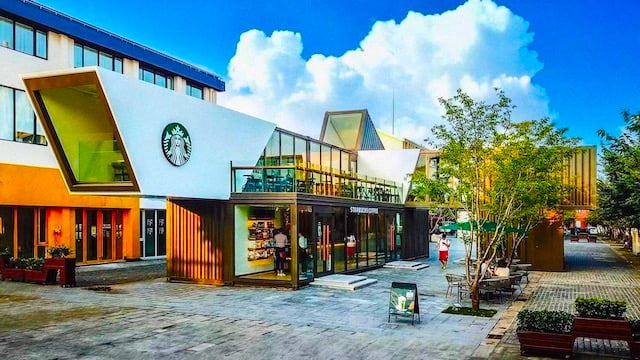 Τα  Starbucks στην Κίνα έφτιαξαν κατάστημα από containers