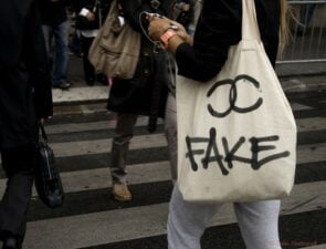 Η &#8220;επέλαση&#8221; των πλαστών προϊόντων – Στα £3,2 δισ. η αξία της εν λόγω αγοράς στην Μ. Βρετανία