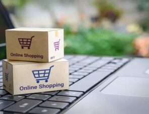 Σε επίπεδα-ρεκόρ οι online λιανεμπορικές πωλήσεις ελέω του Covid-19